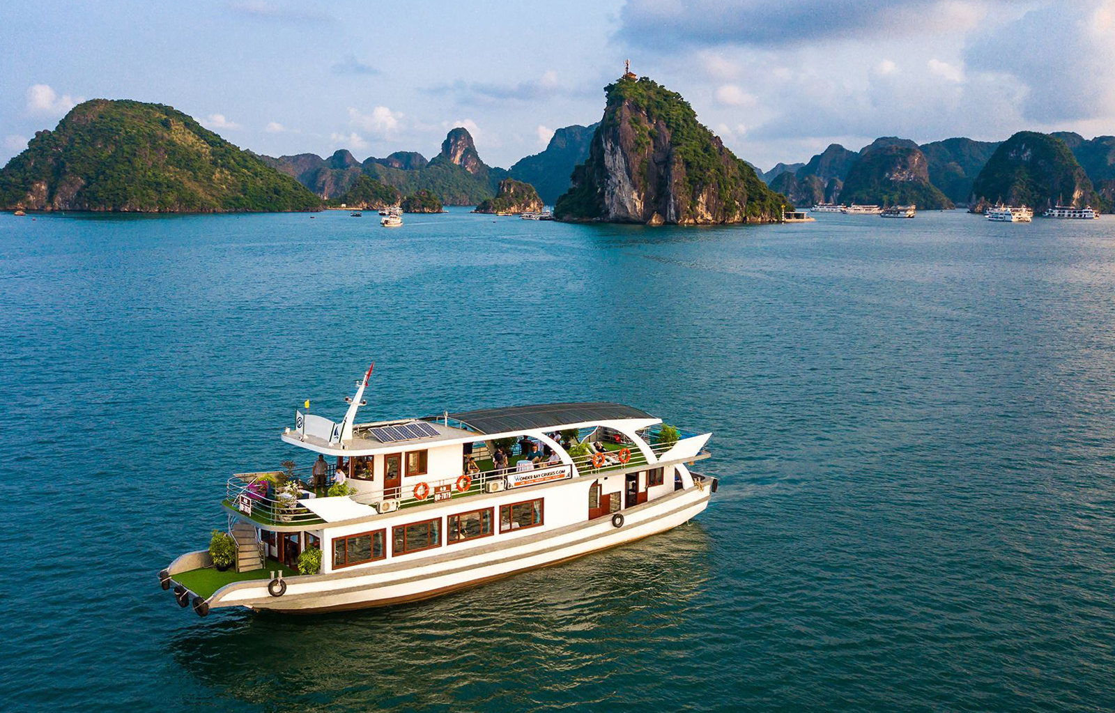 HA LONG BAY - 1 day tour with Wonderbay cruise